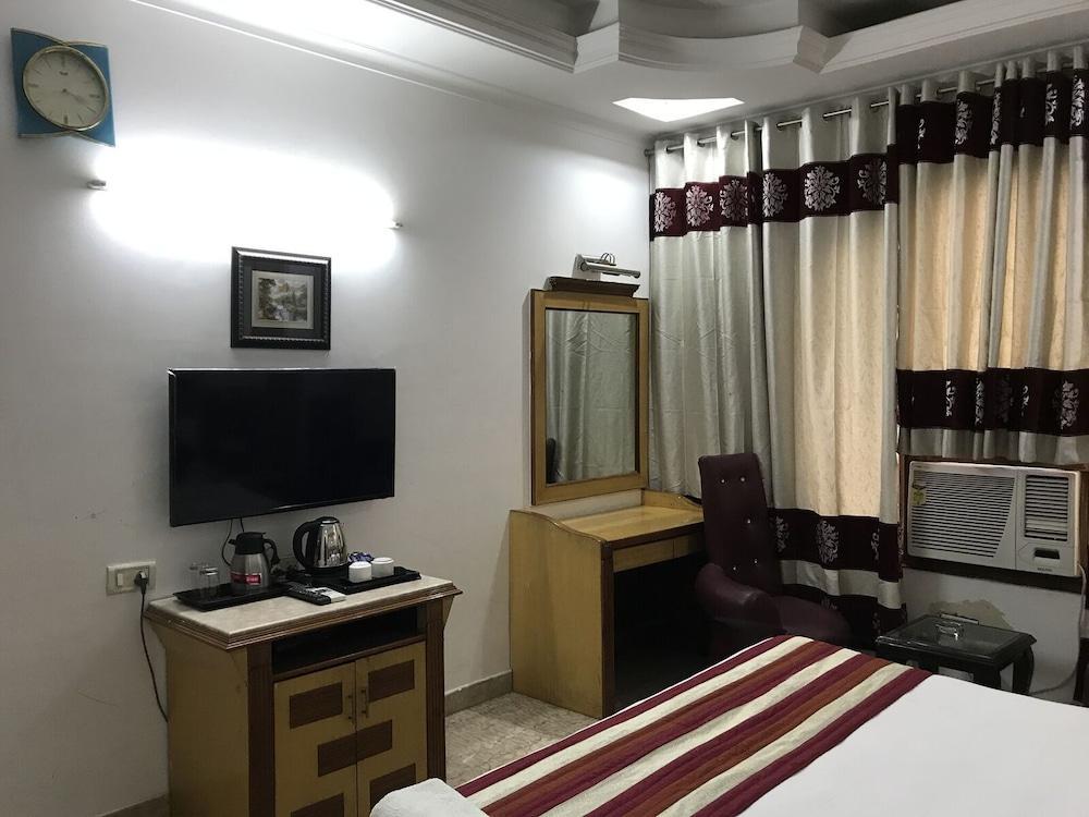 Tjs Royal Hotel Delhi  Eksteriør billede