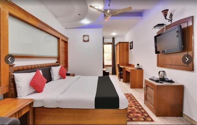 Tjs Royal Hotel Delhi  Eksteriør billede