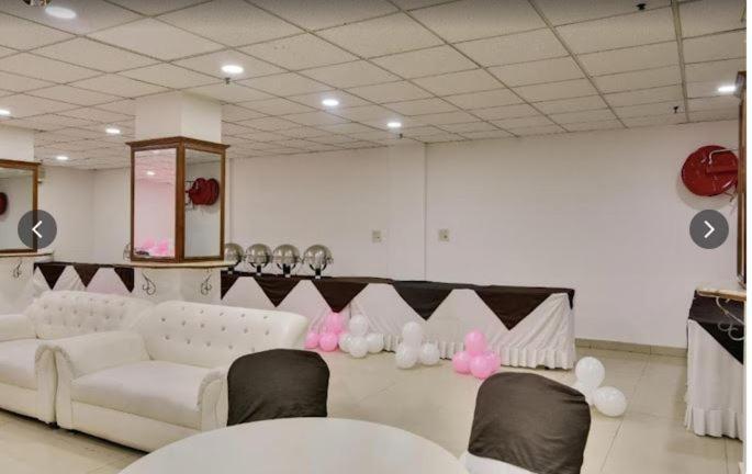 Tjs Royal Hotel Delhi  Eksteriør billede